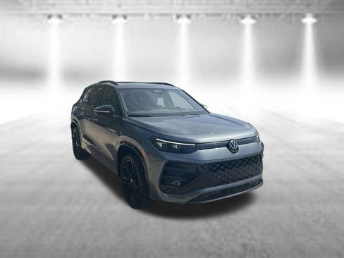 Certified 2025 Volkswagen Tiguan SE R-Line AWD/4WD image 7