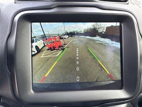 Used 2021 Jeep Renegade Latitude w/ Sun & Sound Group image 25