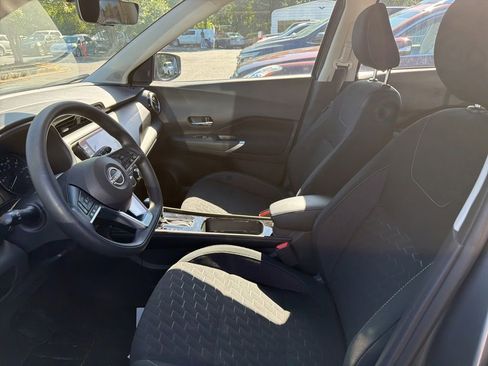 Used 2024 Nissan Kicks SV w/ Interior Electronics Package FWD image 9