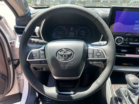 New 2026 Toyota Highlander Platinum AWD/4WD image 34