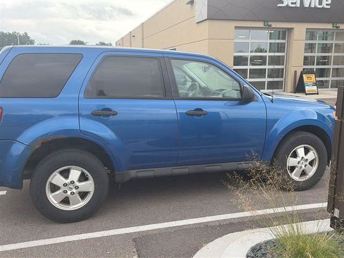 Used 2011 Ford Escape XLS w/ 101A Rapid Spec Order Code FWD image 5