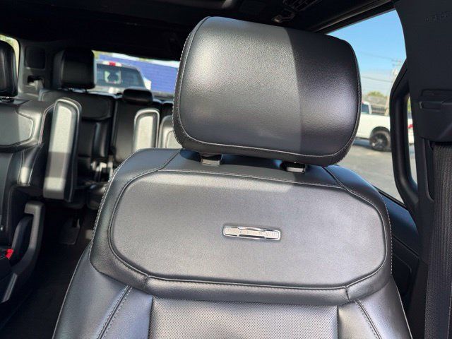 Used 2025 Ford Expedition Platinum w/ Stealth Performance Package AWD/4WD image 30