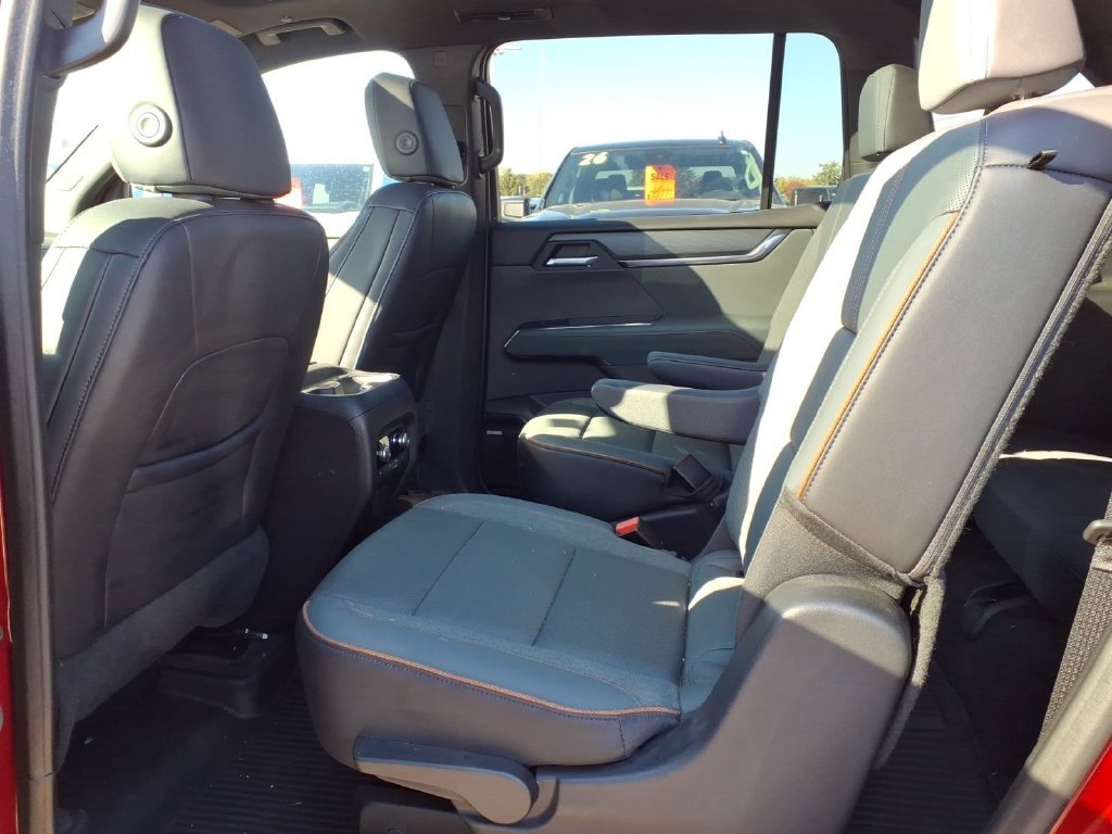 Used 2024 GMC Acadia AT4 w/ Luxury Package AWD/4WD image 10