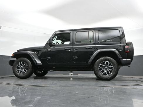 Used 2025 Jeep Wrangler Unlimited Sahara AWD/4WD image 45