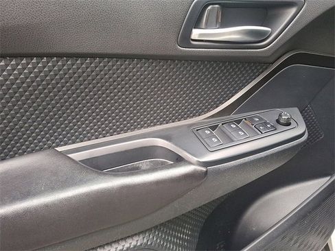 Used 2018 Toyota C-HR XLE image 12