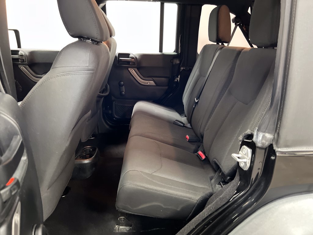 Used 2018 Jeep Wrangler Unlimited Sport w/ Connectivity Group AWD/4WD image 27