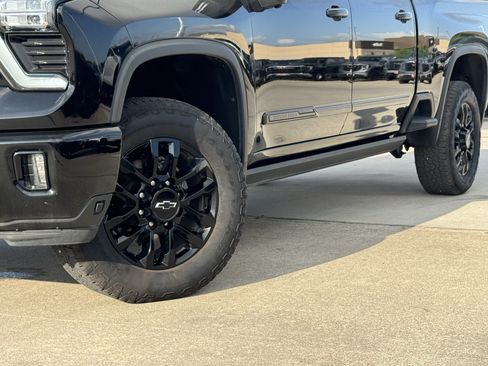 Used 2025 Chevrolet Silverado 2500 High Country w/ High Country Premium Package AWD/4WD image 3