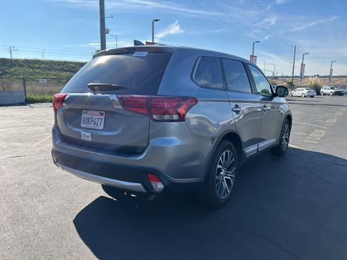 Used 2018 Mitsubishi Outlander LE image 4