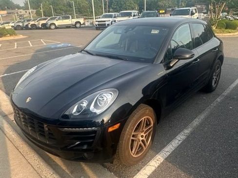 Used 2018 Porsche Macan AWD/4WD image 1