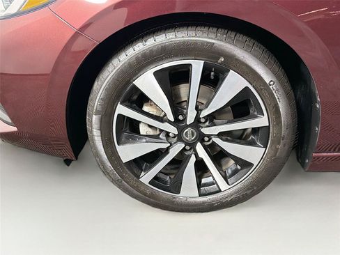Used 2023 Nissan Sentra SV w/ SV Premium Package FWD image 32