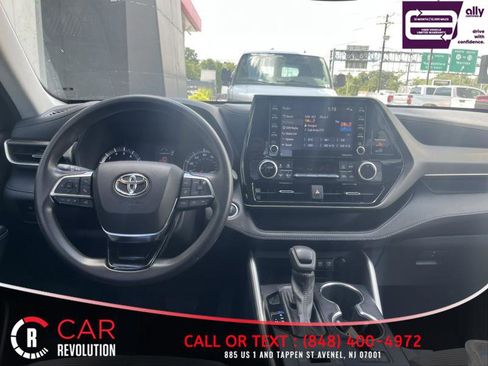 Used 2021 Toyota Highlander L FWD image 30