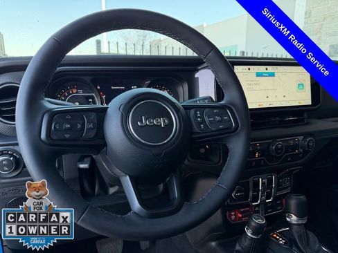 Used 2025 Jeep Gladiator Rubicon w/ Convenience Group image 12