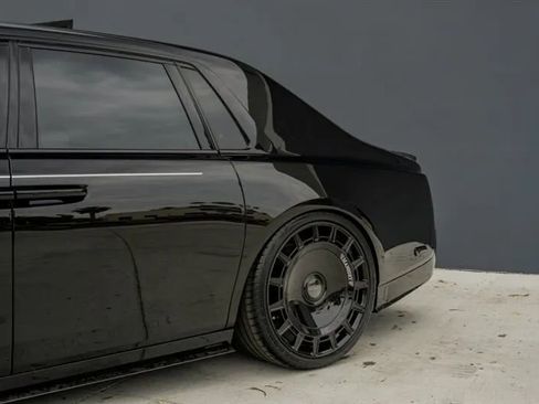 Used 2024 Rolls-Royce Phantom Sedan image 27