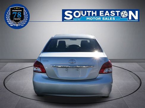 Used 2011 Toyota Yaris Base image 4