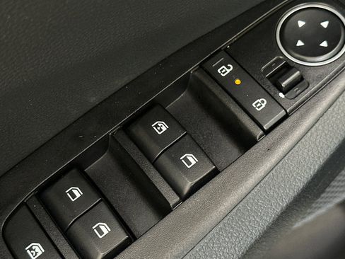 Used 2025 Kia Seltos SX image 12