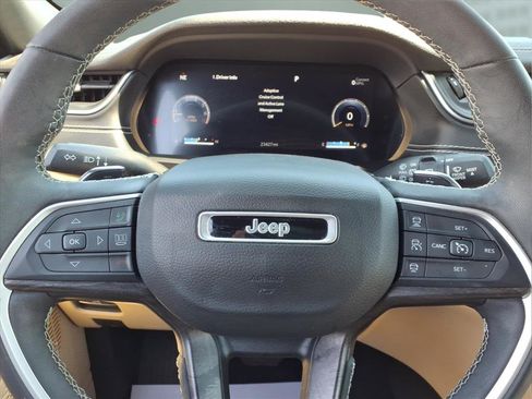 Used 2023 Jeep Grand Cherokee Limited AWD/4WD image 27