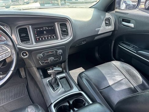 Used 2020 Dodge Charger SXT w/ Leather Interior Group RWD image 17