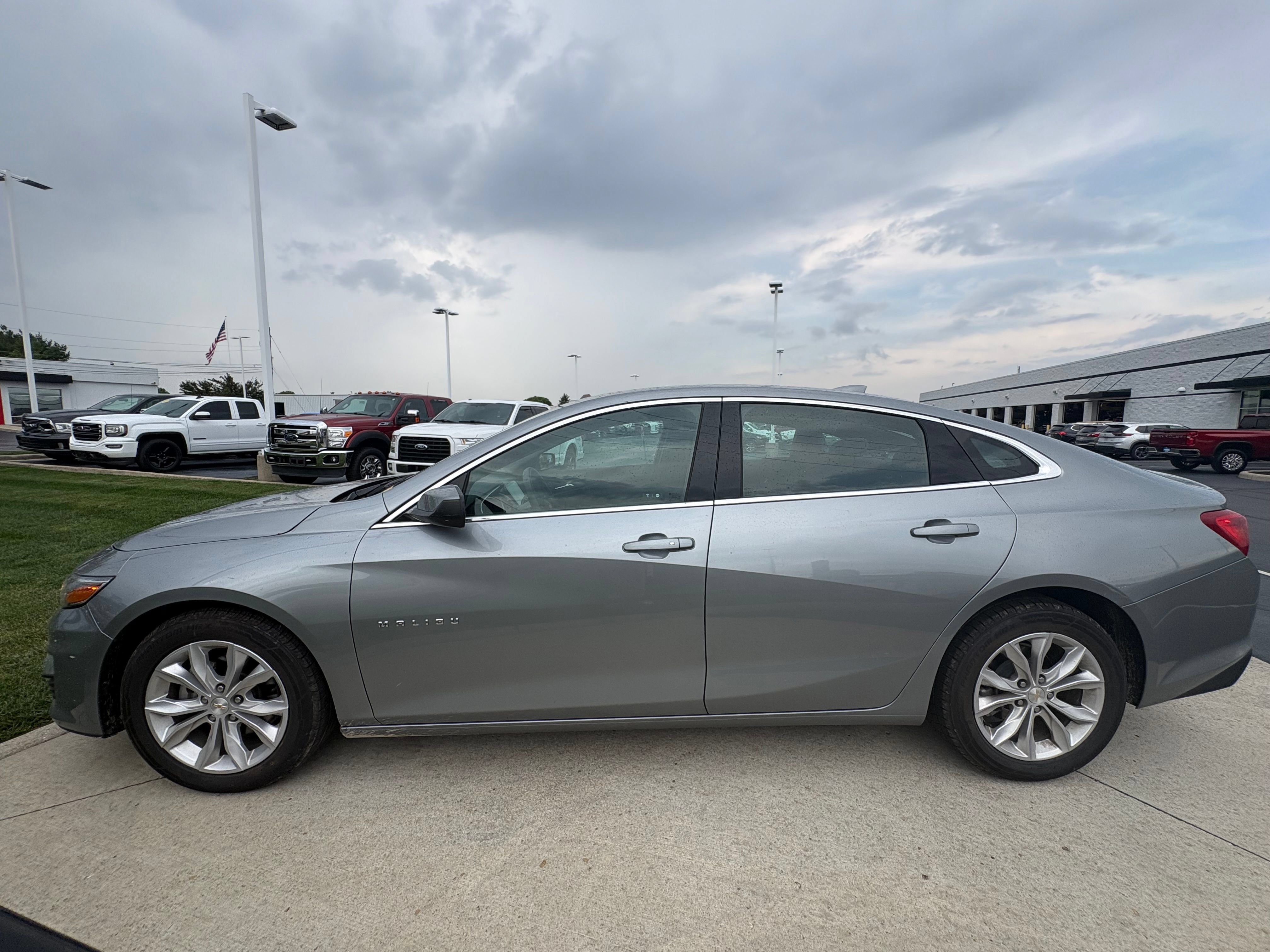 Used 2025 Chevrolet Malibu LT FWD image 4