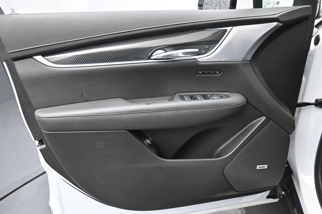 Used 2024 Cadillac XT6 Sport w/ LPO, ONYX Package AWD/4WD image 23