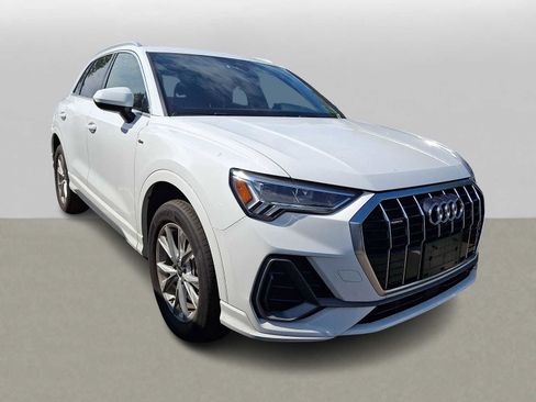 Used 2023 Audi Q3 2.0T Premium Plus w/ Premium Plus Package AWD/4WD image 2