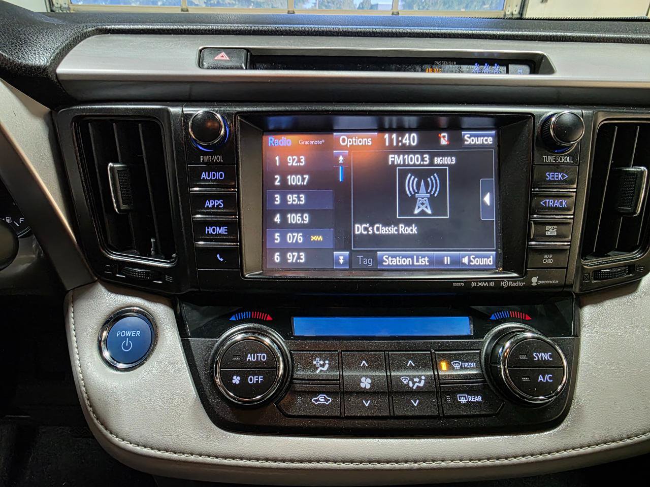 Used 2018 Toyota RAV4 XLE AWD/4WD image 31