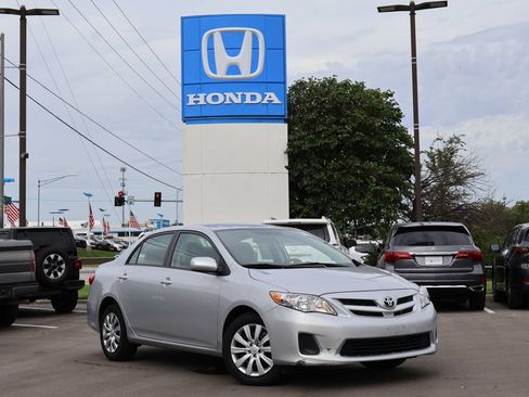 Used 2012 Toyota Corolla LE FWD image 1