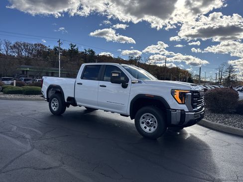 New 2026 GMC Sierra 2500 Pro image 3