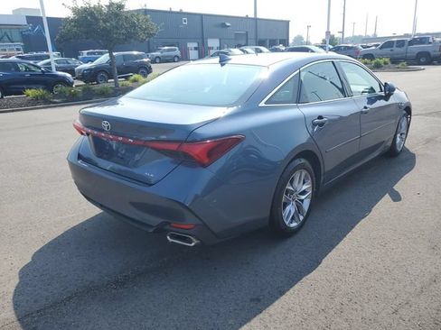 Used 2021 Toyota Avalon XLE w/ Moonroof Package FWD image 4