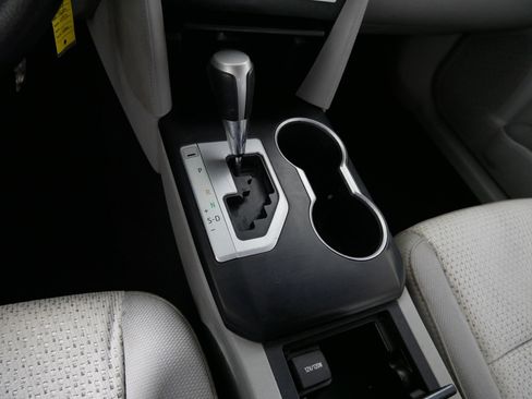 Used 2013 Toyota Camry LE image 24