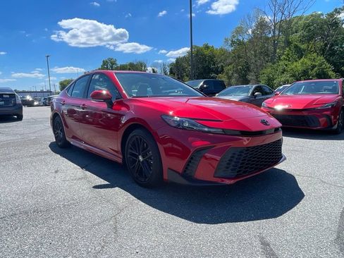 Used 2025 Toyota Camry SE w/ Convenience Package FWD image 7