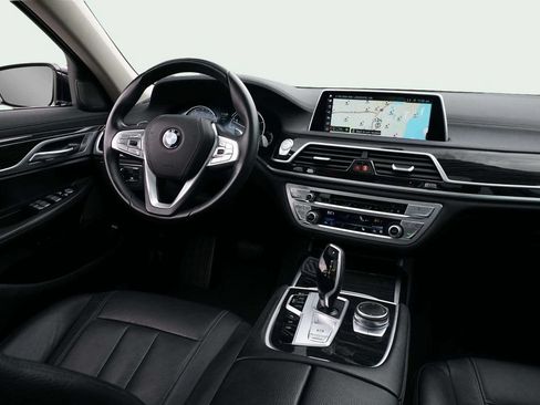 Used 2019 BMW 740i w/ Parking Assistance Package RWD image 25