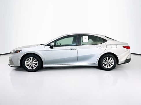 Used 2025 Toyota Camry LE FWD image 4