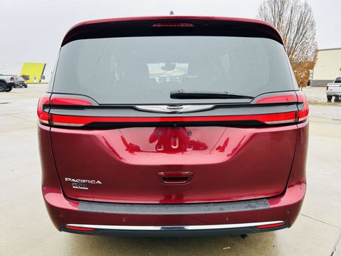 Used 2023 Chrysler Pacifica Touring-L image 38