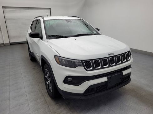 Used 2024 Jeep Compass Latitude image 13