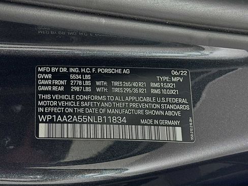 Certified 2022 Porsche Macan image 34