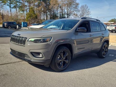 Used 2023 Jeep Cherokee Altitude Lux image 4