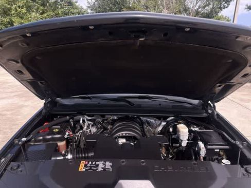 Used 2017 Chevrolet Suburban LT RWD image 21