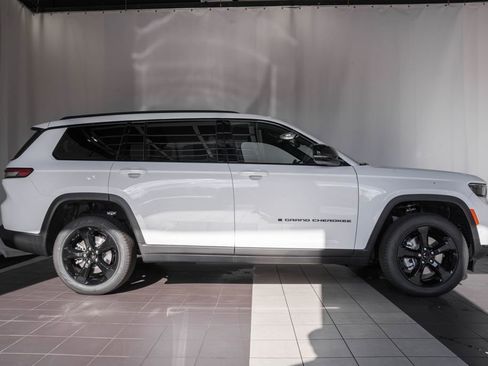 New 2025 Jeep Grand Cherokee L Limited w/ Luxury Tech Group II image 3
