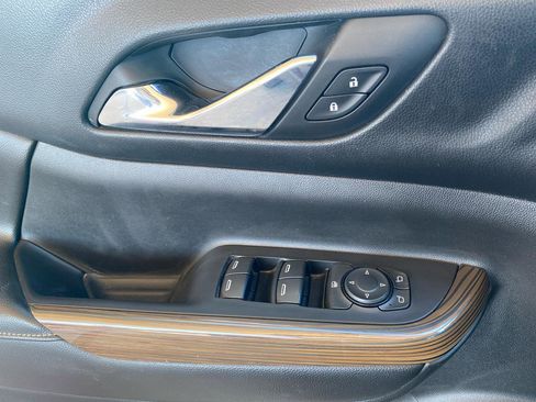 Used 2017 GMC Acadia SLE AWD/4WD image 13