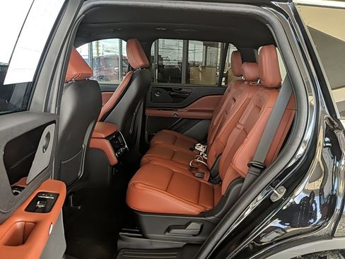 Certified 2025 Lincoln Aviator Reserve w/ Illumination Package image 12