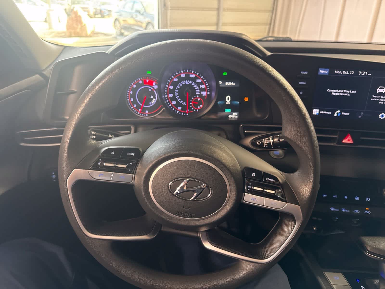 Used 2022 Hyundai Elantra SEL FWD image 25