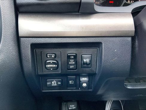 Used 2018 Toyota Tundra SR5 w/ SR5 Upgrade Package RWD image 33