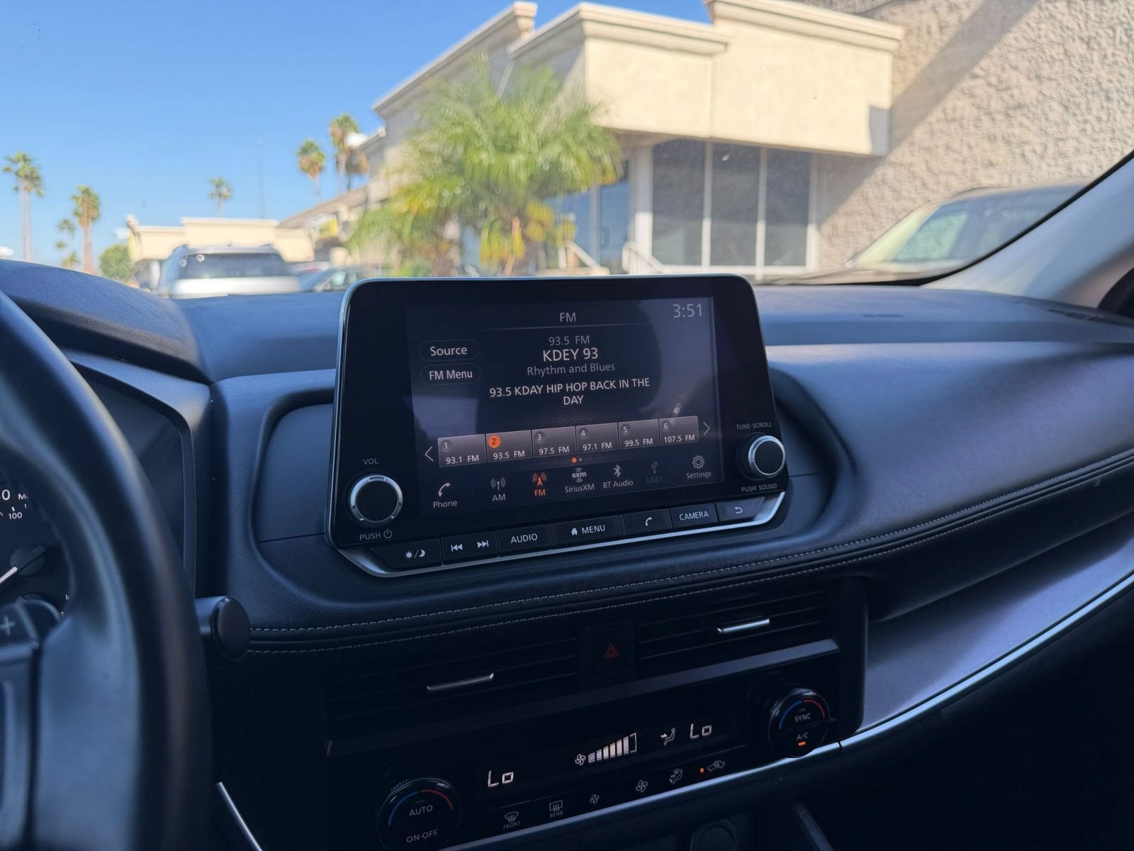 Used 2025 Nissan Rogue SV FWD image 19