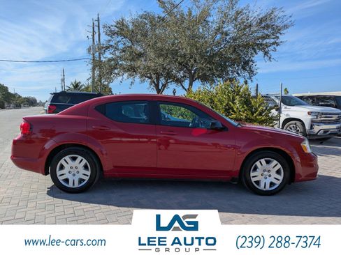 Used 2013 Dodge Avenger SE image 2