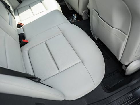 Used 2010 Mercedes-Benz E 350 Sedan image 23
