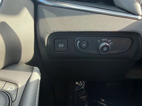 Used 2019 Buick Enclave Essence FWD image 18