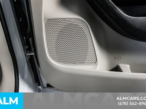 Used 2024 Chrysler Pacifica Touring-L image 43