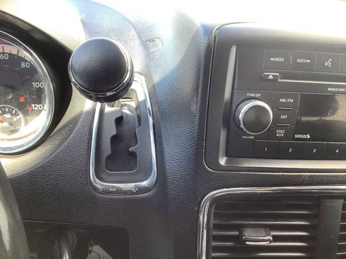 Used 2017 Dodge Grand Caravan SXT FWD image 17