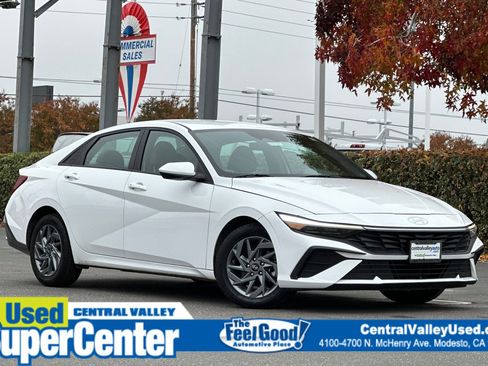 Used 2024 Hyundai Elantra SEL image 1