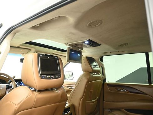 Used 2015 Cadillac Escalade ESV Platinum image 21